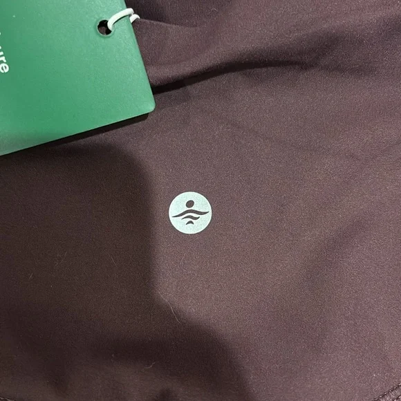 Halara size small high waisted side pocket 6/8 leggings beautiful plum color NWT - Picture 5 of 5